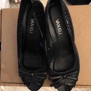 Vaneli Black Patent Leather shoe 7W